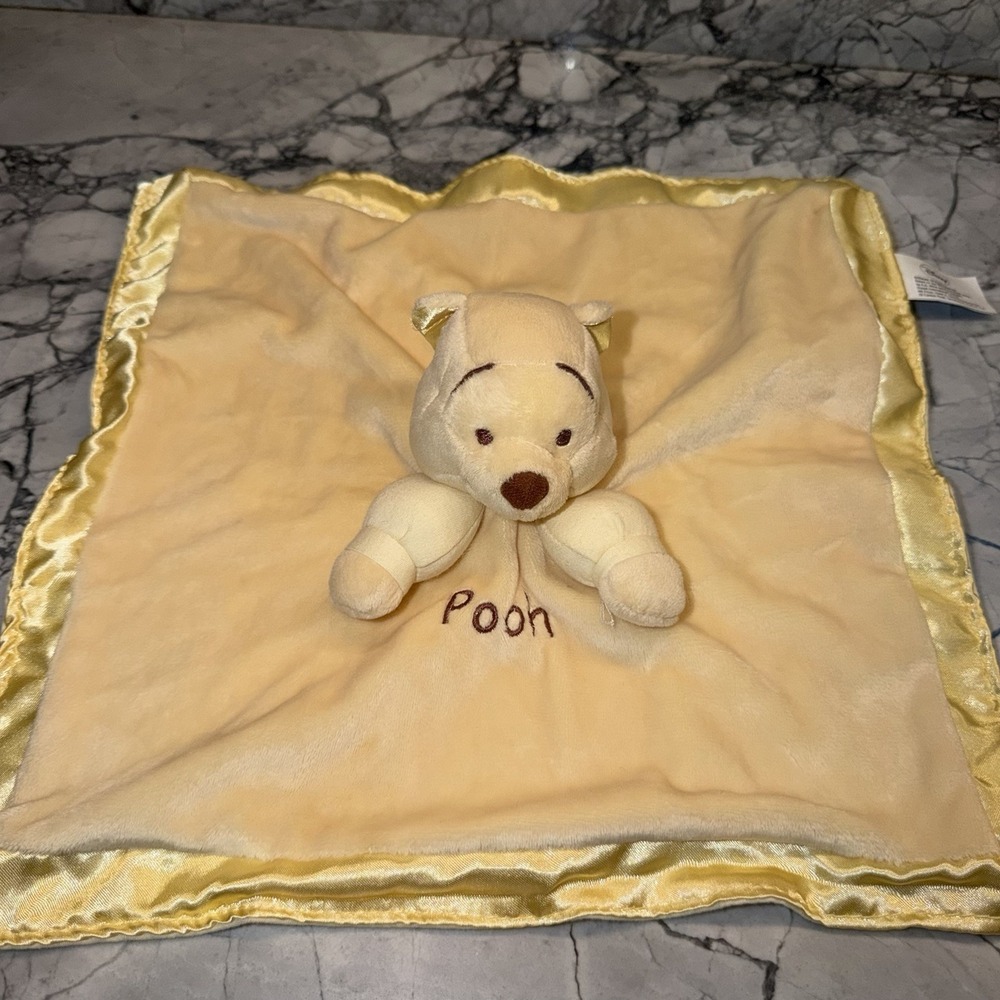 Disney Baby Love Winnie the Pooh Security Blanket Rattle Head Satin Trim